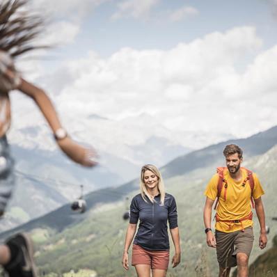 Familie beim Wandern