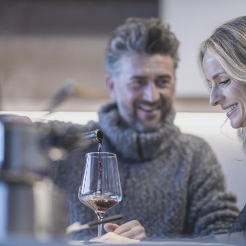 Ein Glas Wein zum Fondue